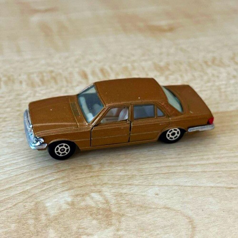 Vintage Yatming Mercedes-Benz 450 SEL No 1061 Brown 1/64 Diecast Hong Kong Doors